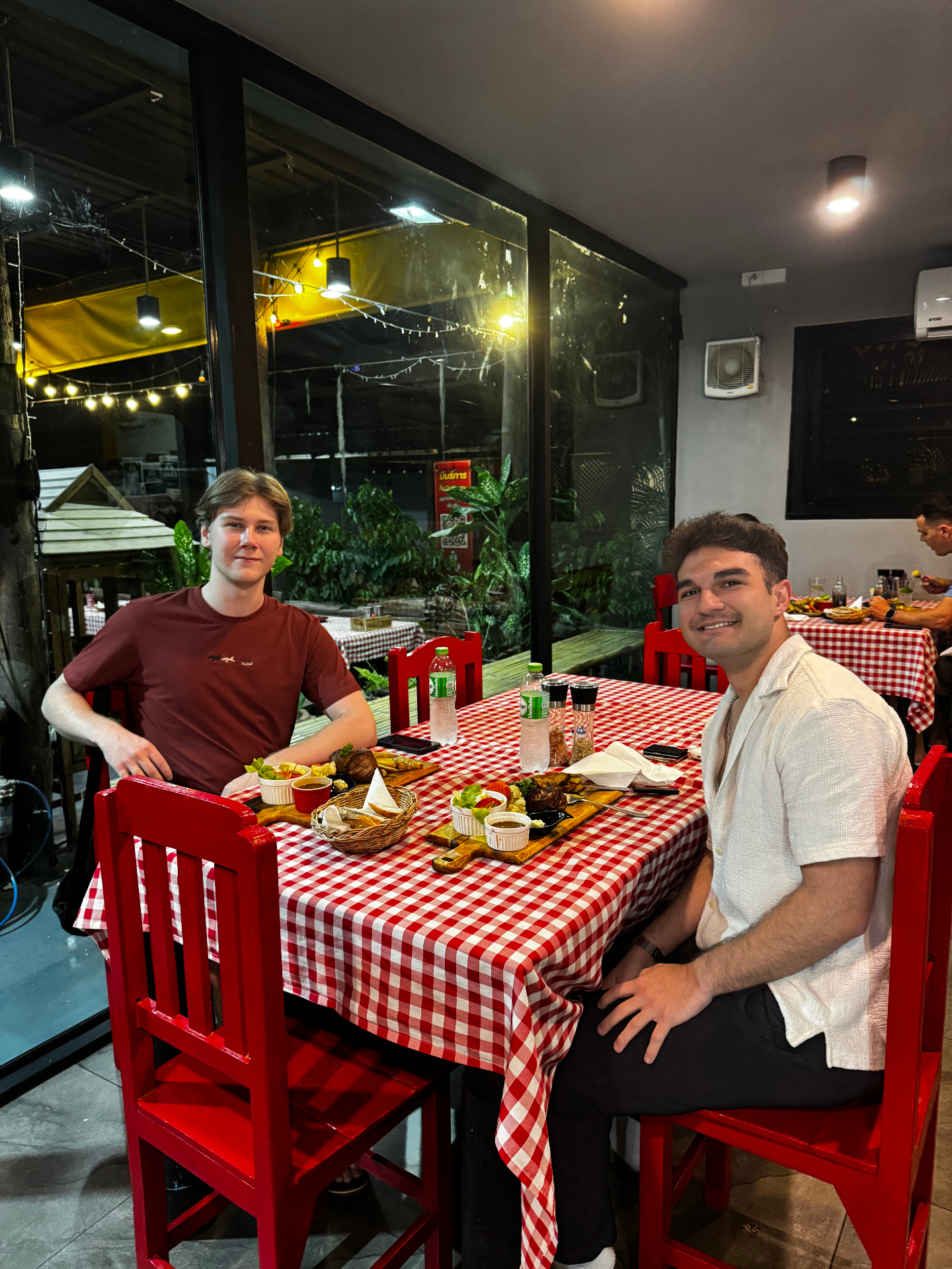 Jorge and Jonas dining together